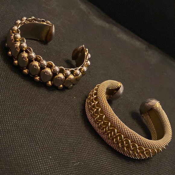 Vintage lot of 2 gold tone Cuff metal Bracelet/bangles - Picture 2 of 10